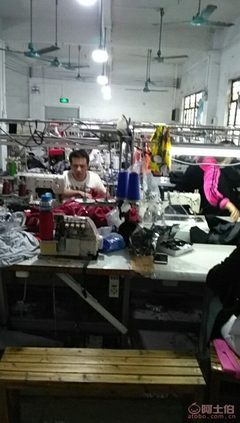 一字领烧花上衣 速卖通爆款背后的时尚密码